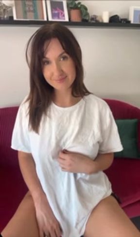 Aussie MILF gets her tits out on TikTok!