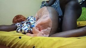 une salope noire se fait baiser dans une chambre d hotel ( part 01 )