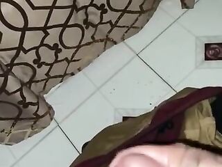 Jacking off at my girlfriends sisters abode