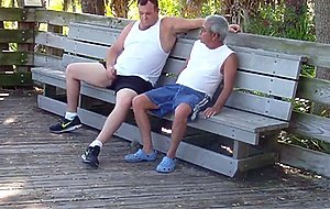 Gordito se la mete a abuelo en publico