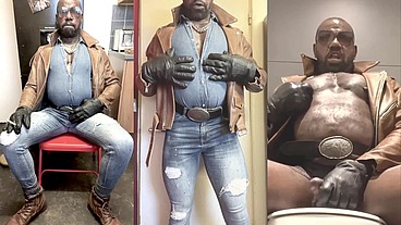 Black Muscle Smoking & Toilet Cum Load