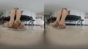 Play with dwarfs with 3DVR180 ERER transparent flip-flops