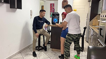 Bailando Reggaeton con la Novia de mi Amigo y Le Froto mi Polla en su Culo al Frente de el NTR Netorare