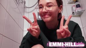 Skinny girl with huge labia pisses! Compilation!