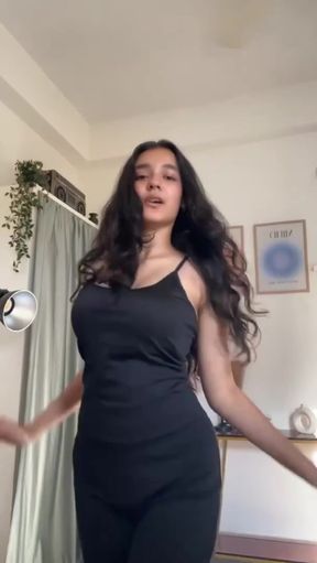 Big-titted amateur teen takes a selfie