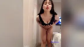 Chinese Homemade Video With Chick Posing Naked