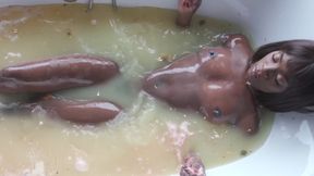 Ebony MILF Ana Foxxx posing nude outdoor
