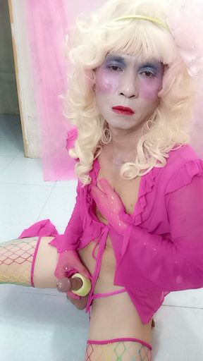 Oanh Le transgender wearing sexy clothes, pornography, gentle cock jerking is too happy