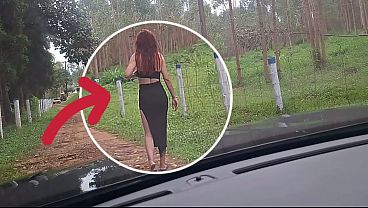 flash de pau para uma garota no carro!