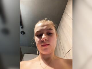 Bizarre Squirting in the gym