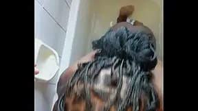Black GF and white guy give moist blowjobs in bathtub