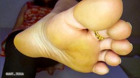 Giantess Demands Tiny to Worship Her Feet - He Fails to Please His Goddess, So She Crushes Him