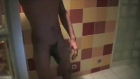 suce des bites en glory holes puisje suce de sgrosses bits dans les glory holes...