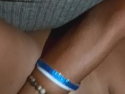 Jouis et joue avec moi et mes seins juteux 💦