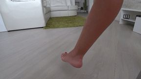MONSTER UNDER THE TABLE (l)