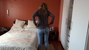 it turns me on to see how my stepson masturbates while recording me, his cock is huge