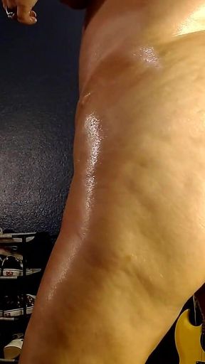 Big Jiggly Oiled Ass Shaking Bounce Clench