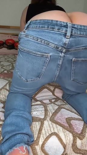 Buttcrack Jeans Farts in Bed