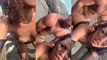 Sexo intenso com minha namorada na praia