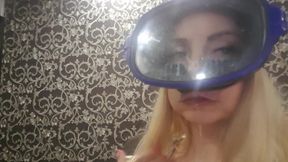 Mask and new swimsuit, I caress myself and it's so sexy!