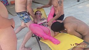 des queues bien dures, des mecs chauds comme la braise, et moi au milieu, offerte, salope, prete a tout encaisser.