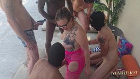 des queues bien dures, des mecs chauds comme la braise, et moi au milieu, offerte, salope, prete a tout encaisser.