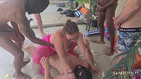 des queues bien dures, des mecs chauds comme la braise, et moi au milieu, offerte, salope, prete a tout encaisser.