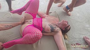 des queues bien dures, des mecs chauds comme la braise, et moi au milieu, offerte, salope, prete a tout encaisser.