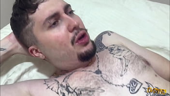 novinho tatuado da rola rosa fudeu o novinho tatuado do cu rosa