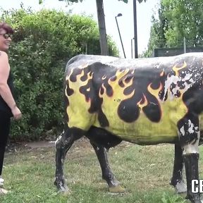 Great quickie fuck with the cow Carolina