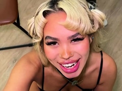 Blonde Bombshell Luna Luxe Enjoys Playing With The Dick