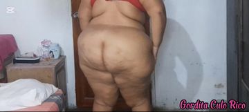 BBW Shaking Her Huge Ass in the Room