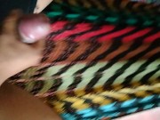 Me masturbo en la sala de mi casa al estar solo