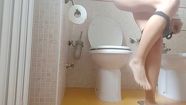 hot and wet with pee .. here is my beautiful pussy