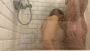 sextape : je me fais prendre sous la douche