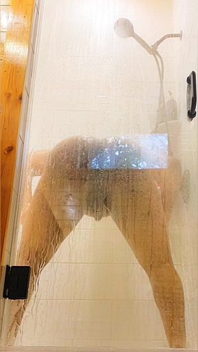 Twerking &amp; Shaking Ass In The Shower