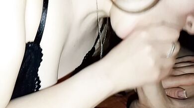 Глубокий миньет, пожал пухлые губы