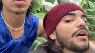 ممارسة جنسية منزلية في الهواء الطلق بدون واقٍ مع شبان مراهقين هواة وأعضائهم الكبيرة تنتهي بقذفات مني ساخنة