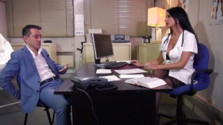 Trío, facial &#8211; Las secretarias morenas tetonas Stracy Stone y Tarra White con gafas reciben polla del culo a la boca de Titof