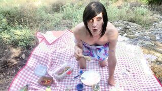 She inserts the picnic in her culo then licks it with her jizm