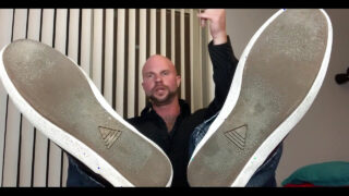 Close-up solo action: foot-loving gay guy rams his hungry hole