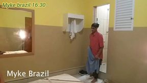 roberta dias e.uma acompanhante de luxo. eu fui anter um motel para ficar com ela ela e muito.gostosa ela adora sexo anal