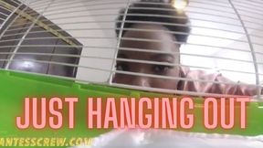 GIANTESS CREW – MIRANDA-Just Hanging Out