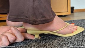Miss Pretty Toes uses Kitten Heels for merciless Hand Trampling