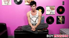 ”Twink has an amazing jerk off session showing his heavy shaft”