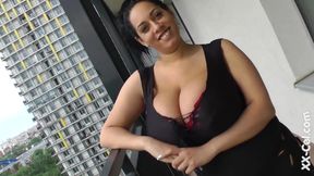 Stacked European Amanda Torres Enjoys Some Nipple Licking and Sucking in Amateur Video