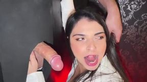 fodi casadinha puta na casa de swing. casada safada vai na casa de swing, me viu e me fez ir ate a cabine para foder a buceta dela na frente do marido corno manso.