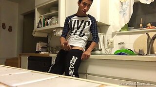 Amateur Twink Lucas Kitchen Jacking