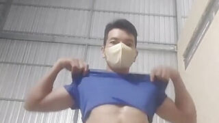 Kotitekoinen soolo aasialaiset teinit homot silittelevät isoja kulleja ja panevat anaali-