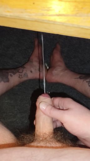 Heavy Cumshot over my big Feets